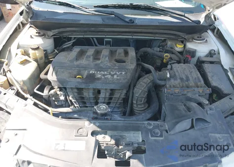 2014 Chrysler 200 Lx z USA, uszkodzony, nr VIN 1C3CCBAB0EN237151